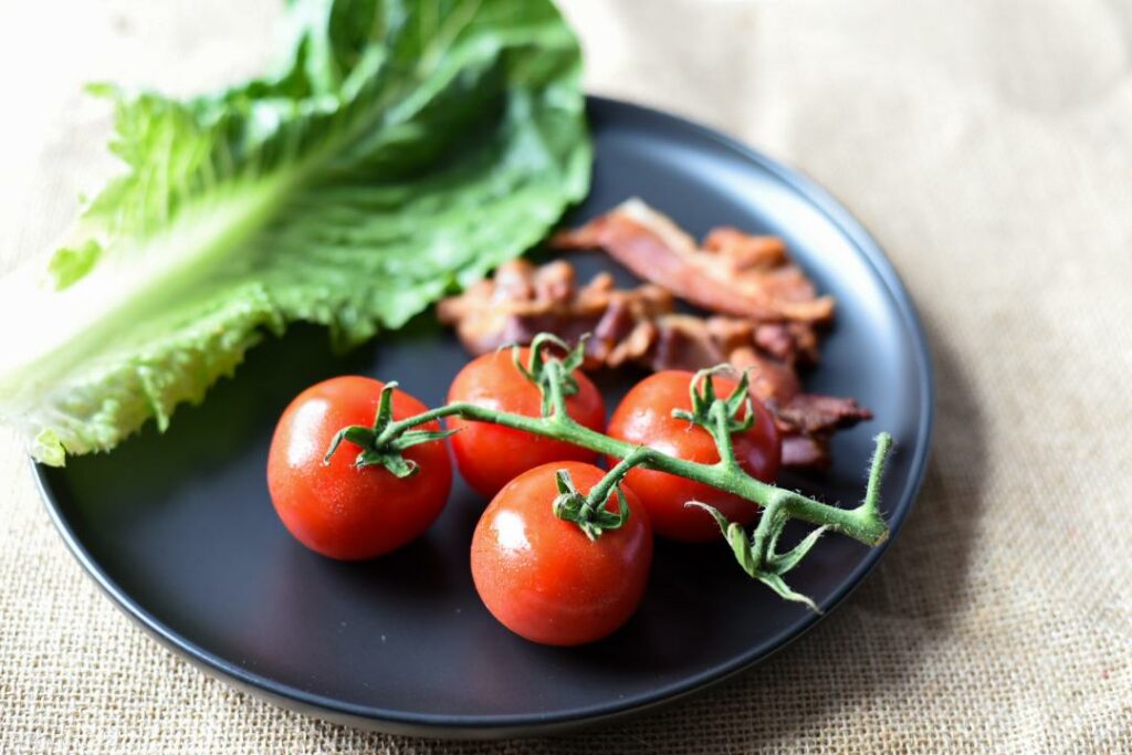 ingredients to make a BLT
