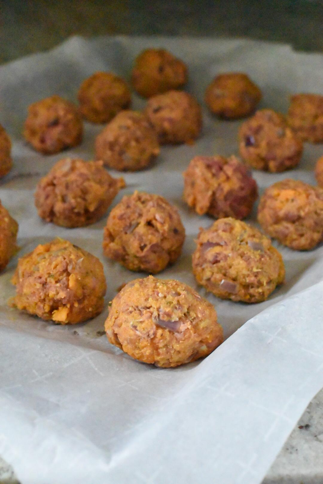 baked spaghetti and meatballs