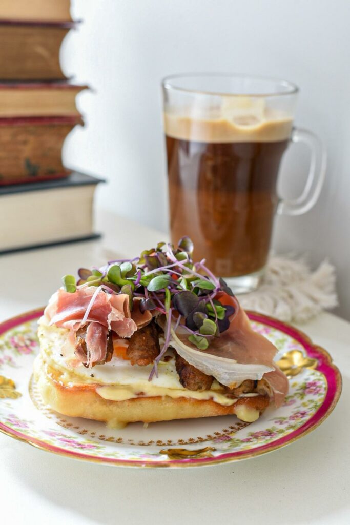 prosciutto and egg