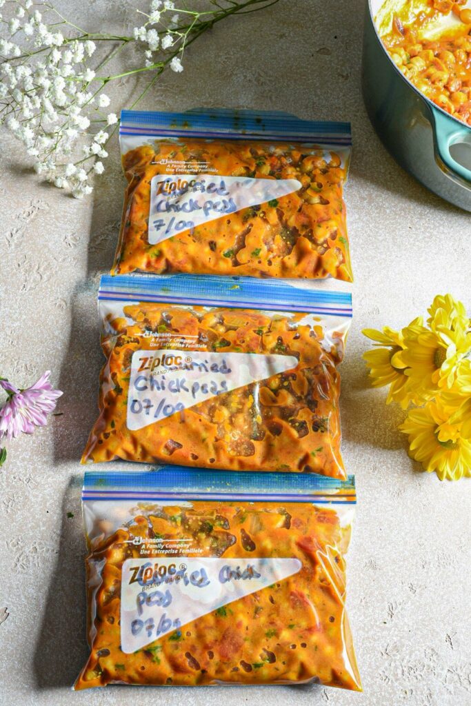 Ziplock bags filled with freezable coconut curried chickpeas.