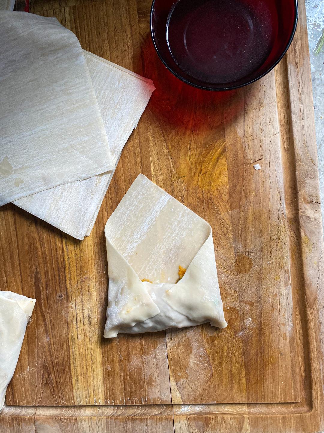 how to fold egg roll wrapper